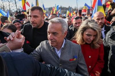 Rumıniyada prezidentliyinə namizəd saxlanılıb