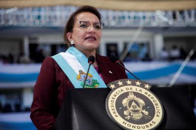 Honduras prezidentini daşıyan helikopter qəzadan qurtuldu