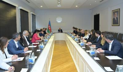 Elm və Təhsil Nazirliyində yüksək elmi nailiyyətləri olan alimlərlə görüş keçirilib