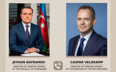 Ceyhun Bayramov niderlandlı həmkarını Azərbaycan-Ermənistan normallaşma prosesi barədə məlumatlandırıb