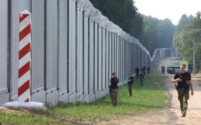 Polşa Belarusla sərhəddə maneələrin modernləşdirilməsini başa çatdırıb