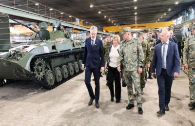 Kərim Vəliyev Slovakiya müdafiə sənayesi müəssisələrində və təlim mərkəzində olub