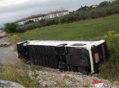 Manisada avtobus aşıb -  16 nəfər yaralanıb