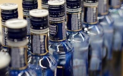 Rusiyada spirtli içkilərin pərakəndə satışı azalıb