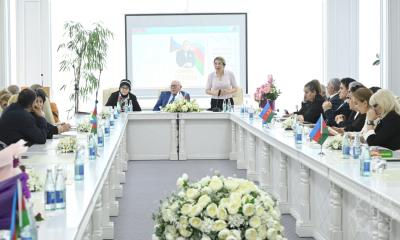 AMEA-da Ümummilli Liderə həsr edilmiş “Dahinin xatirəsinə” kitabının təqdimatı olub
