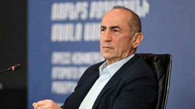 Marionet Köçəryanın son çırpınışları