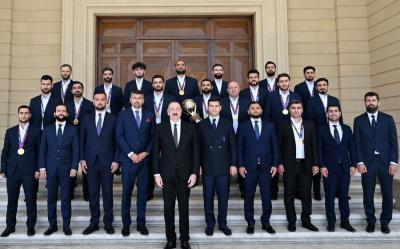 İlham Əliyev minifutbol üzrə dünya çempionatının qalibi olan Azərbaycan milli komandasının üzvlərini qəbul edib - YENİLƏNİB