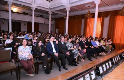 Dövlət Mahnı Teatrında Uşaqların Beynəlxalq Müdafiəsi Gününə həsr olunmuş konsert keçirilib