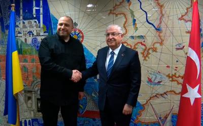 Türkiyə və Ukraynanın müdafiə nazirləri görüşüblər