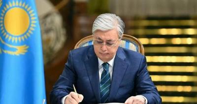 Qazaxıstan Prezidenti müdafiə və nəqliyyat nazirlərini vəzifədən azad edib