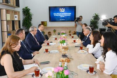 BDU-nun İctimai Nəzarət Şurasının üzvləri və media nümayəndələri imtahan sessiyasını izləyiblər
