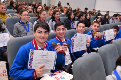 Paytaxt məktəbliləri yerli və beynəlxalq olimpiadalarda 89 medal qazanıblar