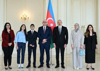 İlham Əliyev Fələstinin ölkəmizdə yeni təyin olunmuş səfirinin etimadnaməsini qəbul edib
