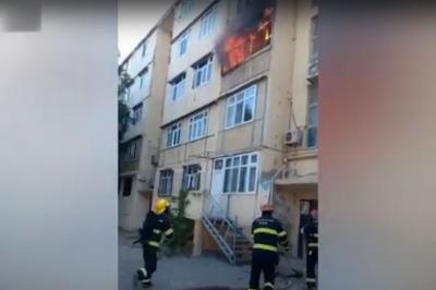 Sumqayıtda yaşayış binasında yanğın olub 