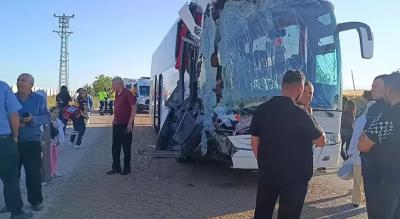 Türkiyədə sərnişin avtobusu tıra çırpılıb -  24 nəfər yaralanıb