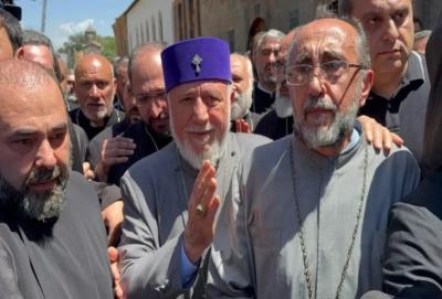 Arxiyepiskop Mikael Ajapakhyan Ermənistan İstintaq Komitəsinə gedib