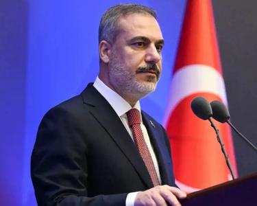 Hakan Fidan “IDEF 2025”də Azərbaycan stendi ilə tanış olub