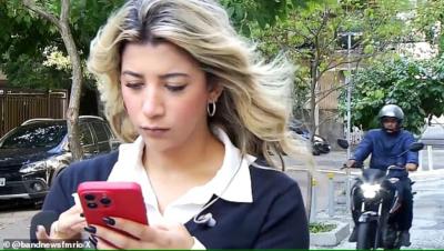 Canlı yayımda reportyorun telefonunu oğurladılar