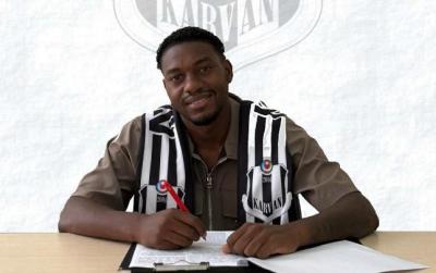 "Karvan" "Ayaks"ın sabiq futbolçusunu transfer etdi