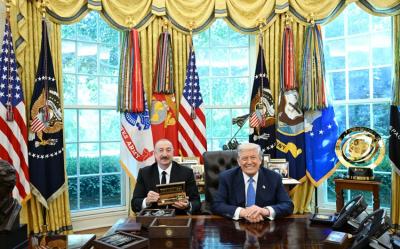 Donald Tramp Ağ Evin rəmzi açarını Prezident İlham Əliyevə təqdim edib