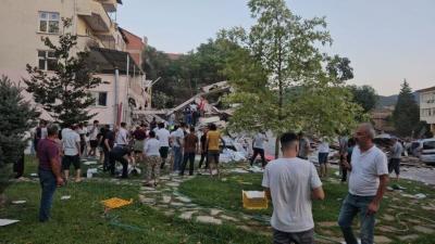 Türkiyədə güclü zəlzələ olub, dağıntılar altından bir neçə nəfər çıxarılıb -  YENİLƏNİB