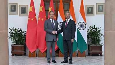 “Çin-Hindistan münasibətlərində müsbət irəliləyiş var” -  XİN başçısı