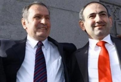 Paşinyan Ter-Petrosyanı məsuliyyətdən qaçmaqda  ittiham edib