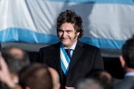 Argentina prezidentinin korteji  daşa basıldı