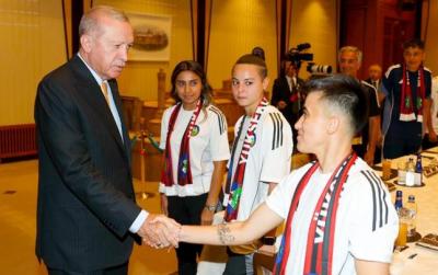 Azərbaycan millisinin futbolçuları Ərdoğanla görüşdülər - FOTOLAR