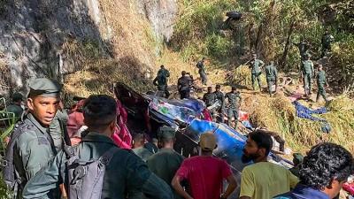 Şri-Lankada avtobus uçuruma yuvarlanıb -  15 ölü, 16 yaralı