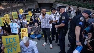 Nyu-Yorkda miqrantlarla bağlı etiraz aksiyası -  70-dən çox adam saxlanıldı