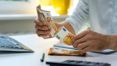 Bir dəfəyə 330 aylıq məvacib alıb işdən çıxdı