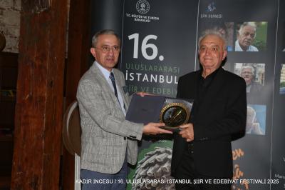 Niyə hələ də şeir?!  