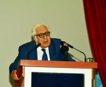 “Azərbaycan ədəbiyyatının zirvəsi Anar”