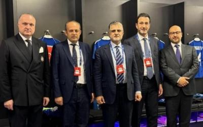 Tahir Gözel oyundan əvvəl komandasına dəstək oldu