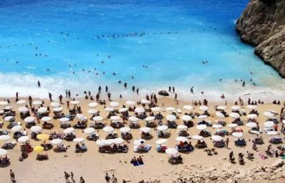 Bu il Antalyaya gələn turistlərin sayı  16 milyonu ötüb