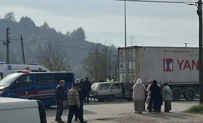 Avtomobil TIR-ın altında qaldı -  2 nəfər yaralandı