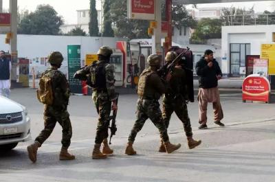 Pakistanda terrorçular polis məntəqəsinə hücum edib