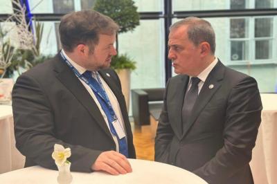 Ceyhun Bayramov Britaniyanın dövlət naziri Stefan Dauti ilə  görüşüb