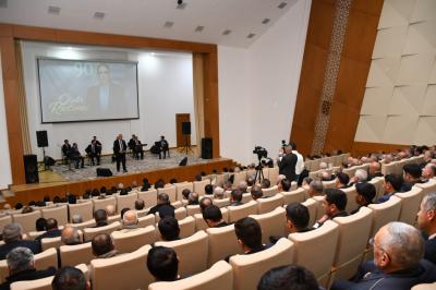 Xalq artisti Qədir Rüstəmovun anadan olmasının 90 illiyi qeyd edilib