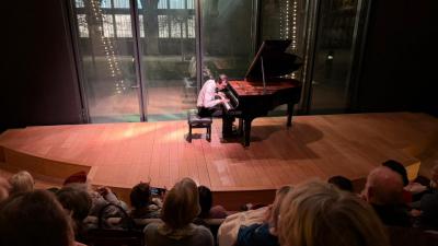Parisdə azərbaycanlı pianoçu Eldəniz Ələkbərzadənin konserti olub