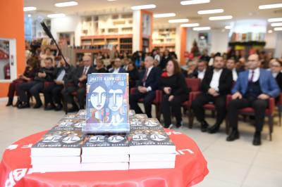 Yazıçı, publisist Natiq Məmmədlinin “Sev” romanının təqdimatı olub