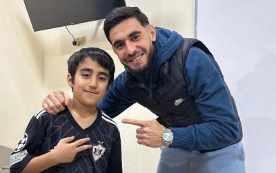 “Qarabağ”ın futbolçusu gündəm olan o uşağı ziyarət etdi