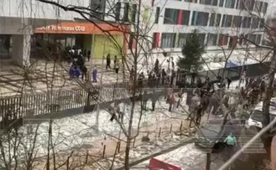 Rusiyada məktəbə hücum edən yeniyetmə 1 nəfəri öldürdü