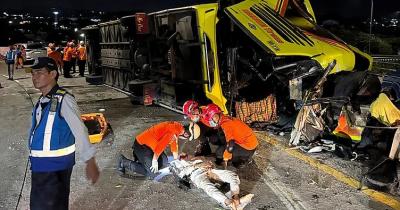 İndoneziyada avtobusu aşıb -  16 ölü, 18 yaralı