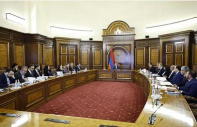 Paşinyan Konstitusiya İslahatları Şurasının iclasını keçirib