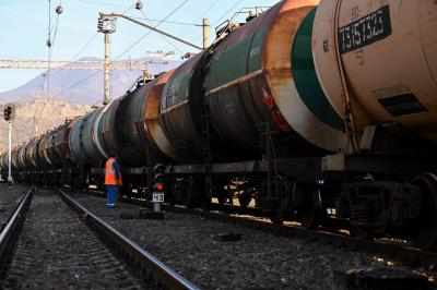 Azərbaycandan sülh yolunda daha bir addım - Neft qatarı Ermənistanda 