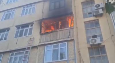 Sumqayıtda yaşayış binasında yanğın olub - 9 nəfər təxliyə edilib