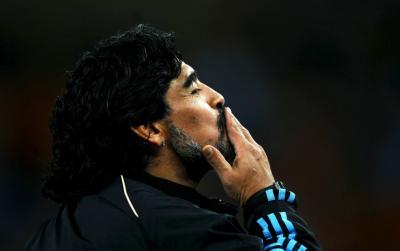 Maradonanın formasının cırılmış hissəsi rekord qiymətə satıldı