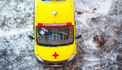 Rusiyada avtomobil avtobus dayanacağına çırpıldı